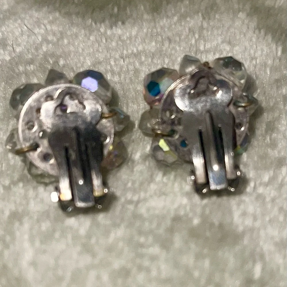 Vintage Aurora Borealis crystal faceted clip on earrings - Picture 3 of 3